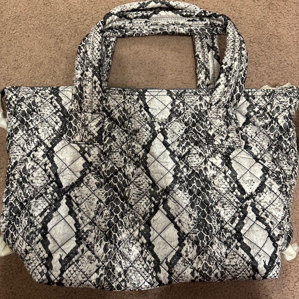 MW WALLACE great snake Sutton medium